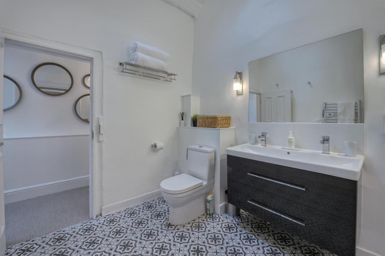 Beautiful Apartment On The Historic Rows Честер Экстерьер фото